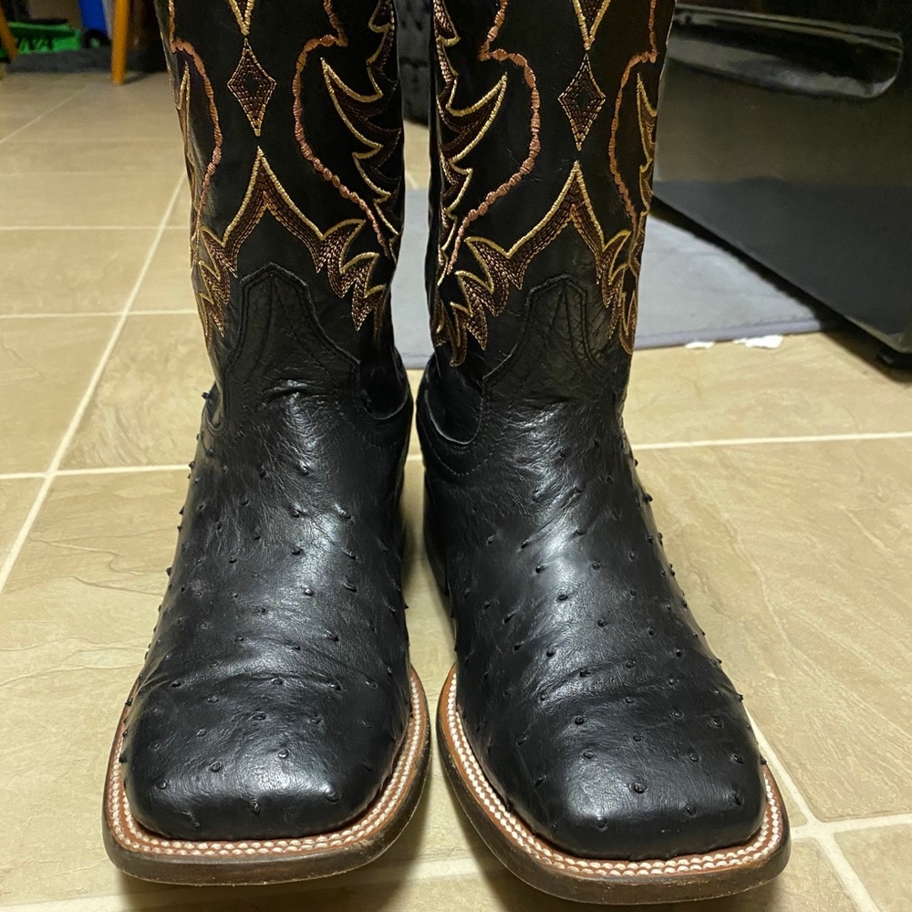 Full Quill Ostrich Black Leather 8-1/2 EE